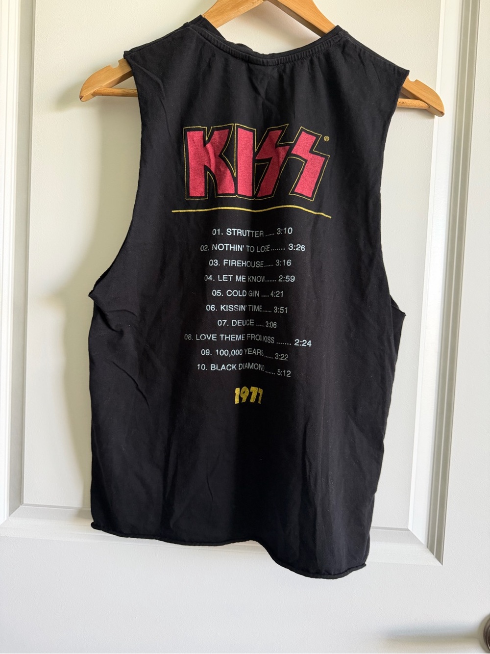 ZARA X KISS Graphic Tee - Picture 6 of 6